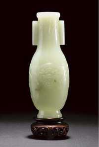 19th/20th Century A pale celadon jade arrow vase